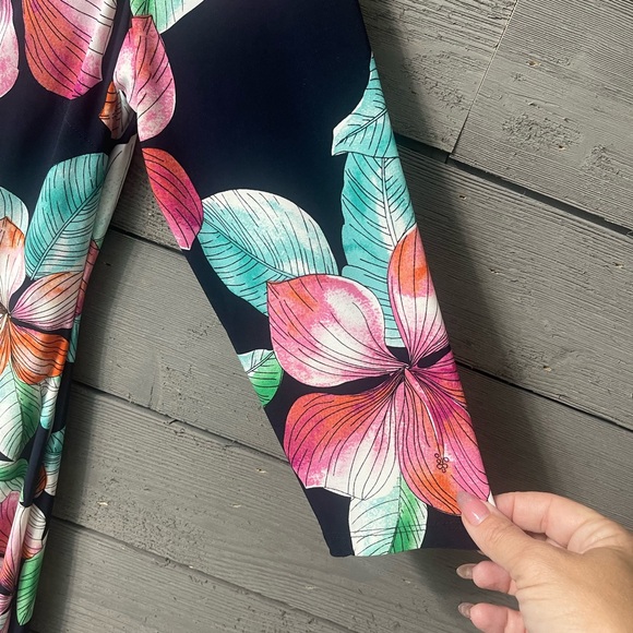 Tommy Hilfiger Navy with Vibrant Tropical Floral Pattern Dress Sz 10 Vacation - Picture 6 of 10